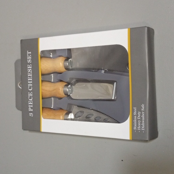 Wegmans 3 piece cheese set - Picture 1 of 2